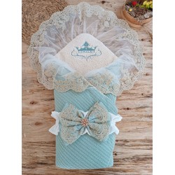 Yenidoğan Kuzulu Taç Nakış Güpürlü Fiyonklu Duvaklı Prizma Taş Unisex Kundak Bebek Battaniyesi