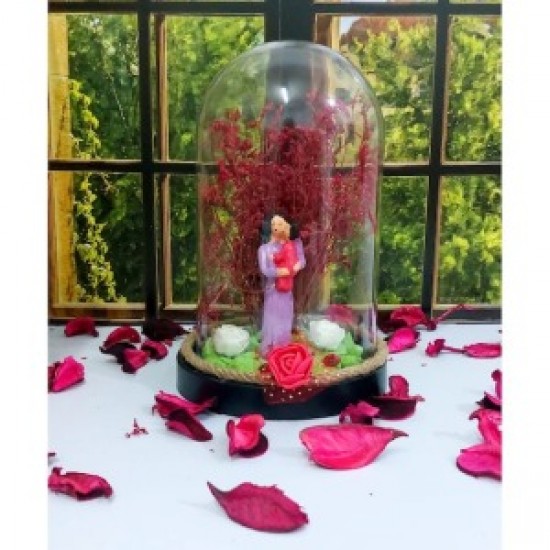 Fanus Teraryum Anneye Hediye Kucakta Bebek Ve Anne Figürlü Kuru Çiçekli